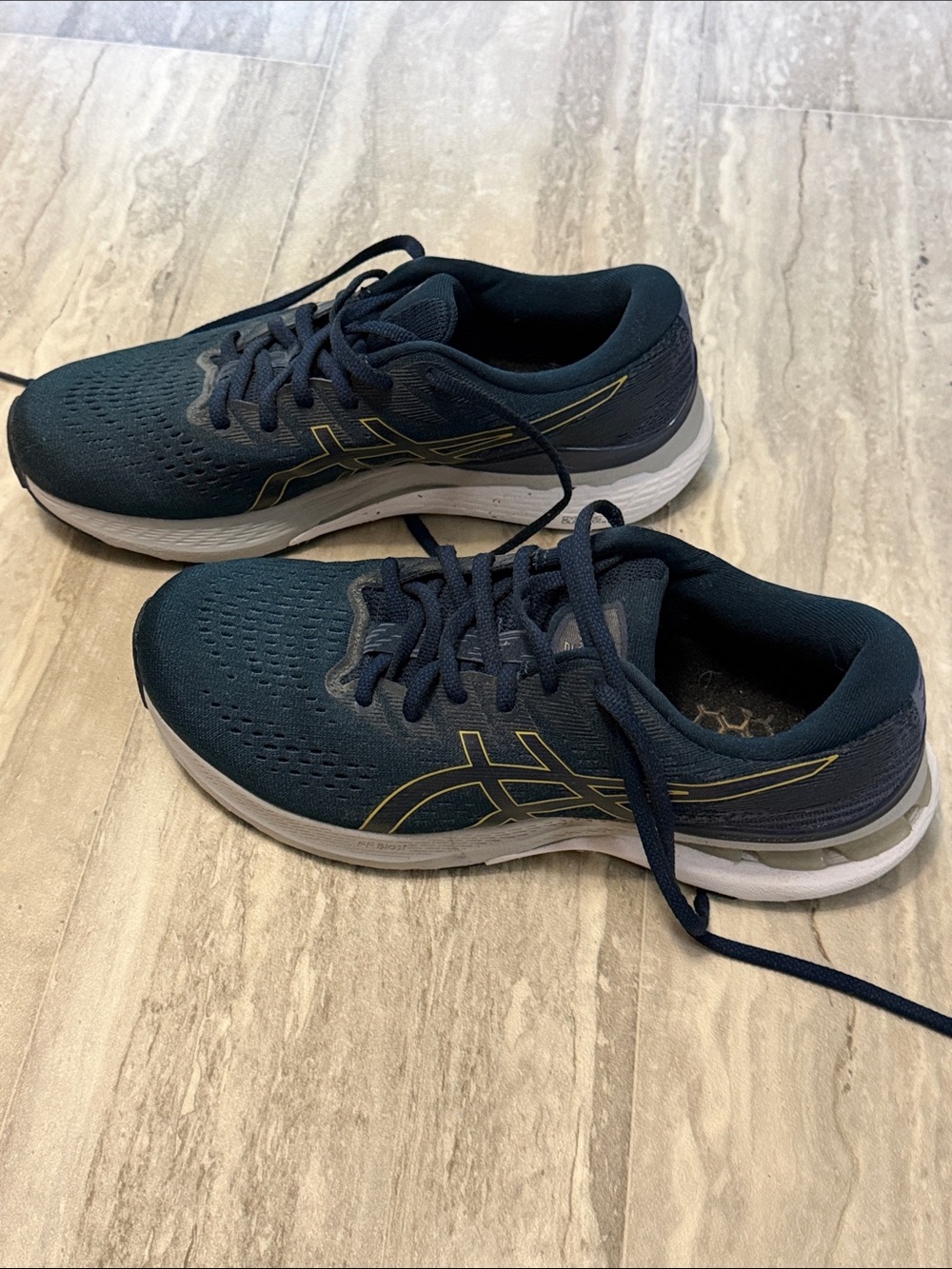 ASICS Women’s Gel Kayano 28 Athletic Running Shoes 9.5 WIDE